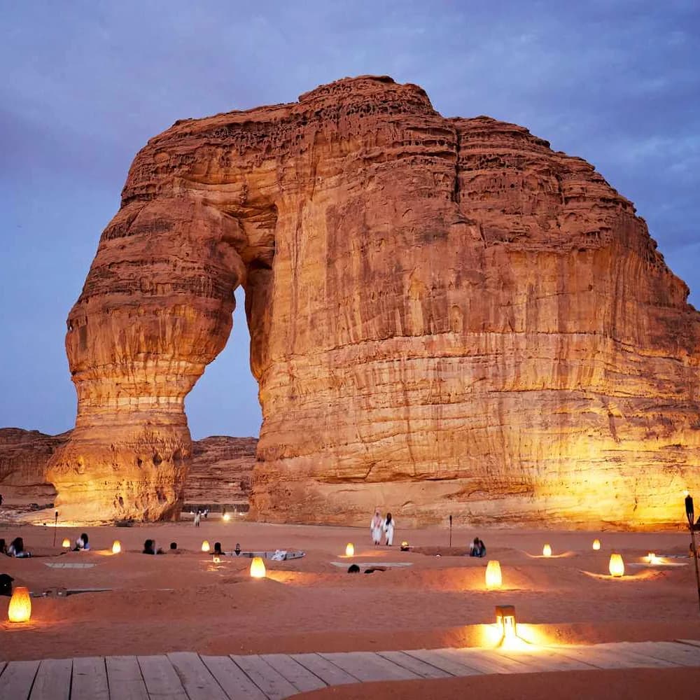 السياحة والوجهات visual reference